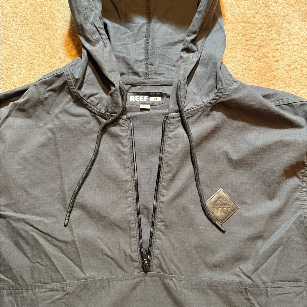 Reef Men's Charcoal Hooded Windbreaker - Picture 5 of 7